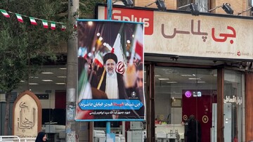 تصاویر شهدای والامقام در سازه‌های تبلیغات محیطی کاشان به نمایش درآمد+تصاویر