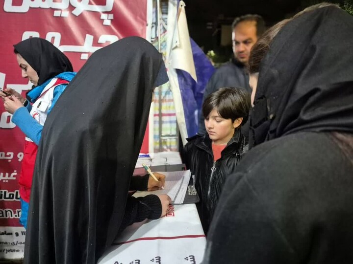 تصاویر/ هفتادونهمین اجتماع شبانه مردمی در میدان ساعت تبریز