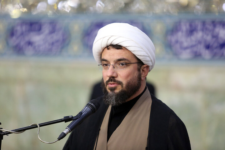 غبارروبی حرم مطهر بانوی کرامت توسط مدیران روابط عمومی‌های قم
