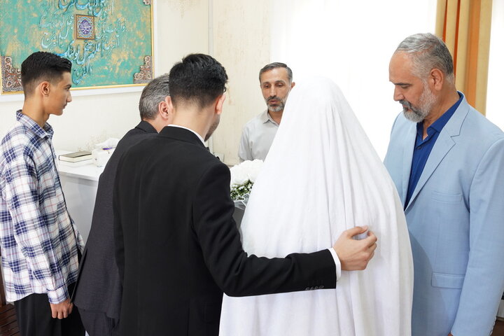 میزبانی اتاق عقد حرم بانوی کرامت از ۹۰ زوج جوان در روز ازدواج + تصاویر