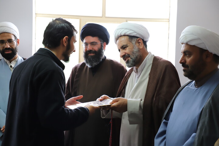 تصاویر/تجلیل از اساتید و طلاب برتر مدرسه علمیه قروه
