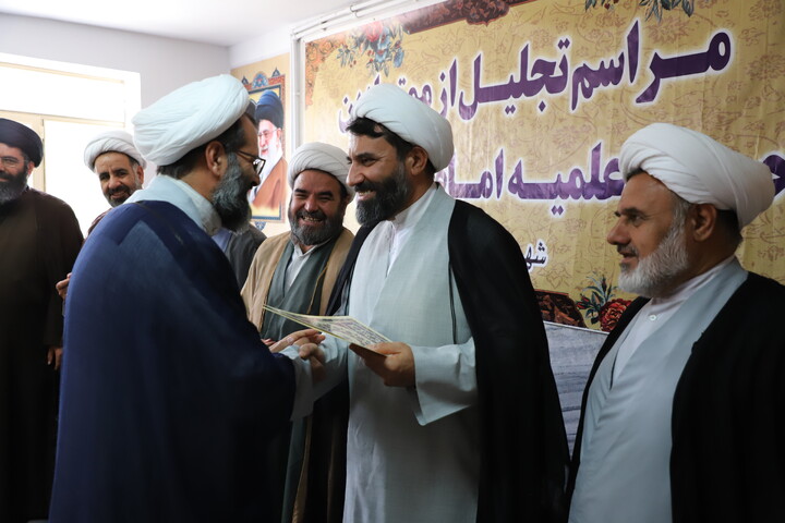 تصاویر/تجلیل از اساتید و طلاب برتر مدرسه علمیه قروه