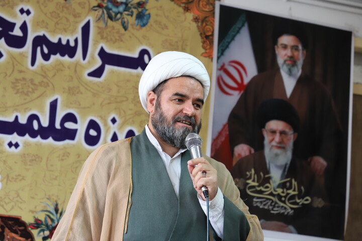 تصاویر/تجلیل از اساتید و طلاب برتر مدرسه علمیه قروه