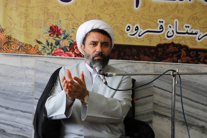 تصاویر/تجلیل از اساتید و طلاب برتر مدرسه علمیه قروه