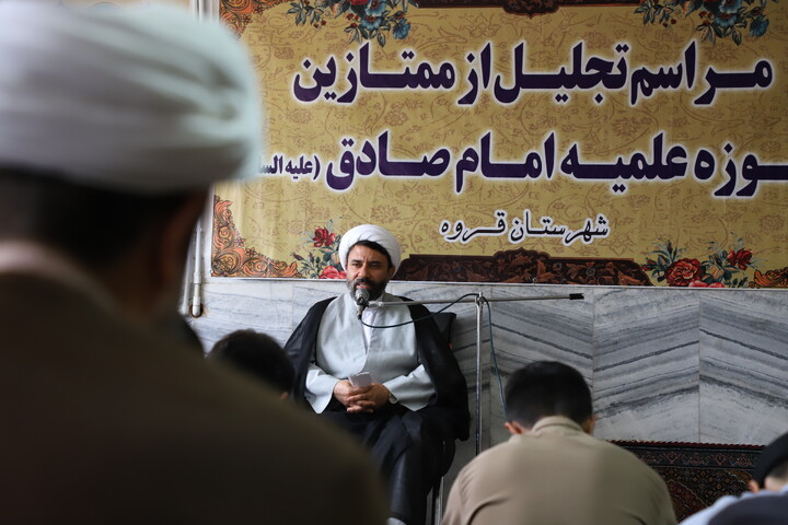 تصاویر/تجلیل از اساتید و طلاب برتر مدرسه علمیه قروه