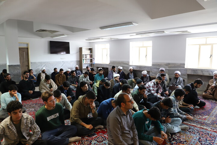تصاویر/تجلیل از اساتید و طلاب برتر مدرسه علمیه قروه
