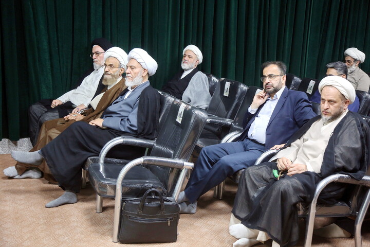 تصاویر/ آیین رونمایی و فراخوان پژوهشی مبتنی بر پیام رهبر شهید امام خامنه‌ای(ره) به کنگره بین‌المللی یکصدمین سالگشت بازتأسیس حوزه علمیه قم