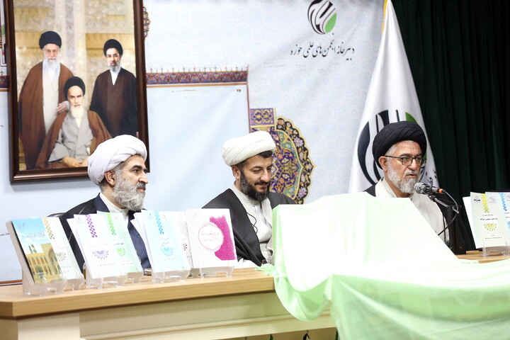 تصاویر/ آیین رونمایی و فراخوان پژوهشی مبتنی بر پیام رهبر شهید امام خامنه‌ای(ره) به کنگره بین‌المللی یکصدمین سالگشت بازتأسیس حوزه علمیه قم