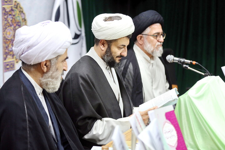 تصاویر/ آیین رونمایی و فراخوان پژوهشی مبتنی بر پیام رهبر شهید امام خامنه‌ای(ره) به کنگره بین‌المللی یکصدمین سالگشت بازتأسیس حوزه علمیه قم