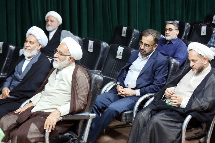 تصاویر/ آیین رونمایی و فراخوان پژوهشی مبتنی بر پیام رهبر شهید امام خامنه‌ای(ره) به کنگره بین‌المللی یکصدمین سالگشت بازتأسیس حوزه علمیه قم