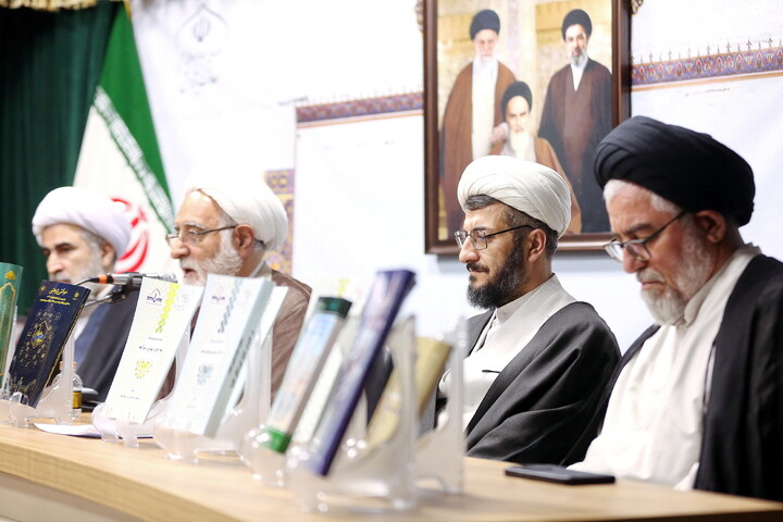 تصاویر/ آیین رونمایی و فراخوان پژوهشی مبتنی بر پیام رهبر شهید امام خامنه‌ای(ره) به کنگره بین‌المللی یکصدمین سالگشت بازتأسیس حوزه علمیه قم