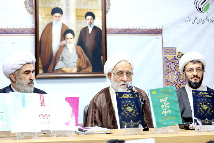 تصاویر/ آیین رونمایی و فراخوان پژوهشی مبتنی بر پیام رهبر شهید امام خامنه‌ای(ره) به کنگره بین‌المللی یکصدمین سالگشت بازتأسیس حوزه علمیه قم