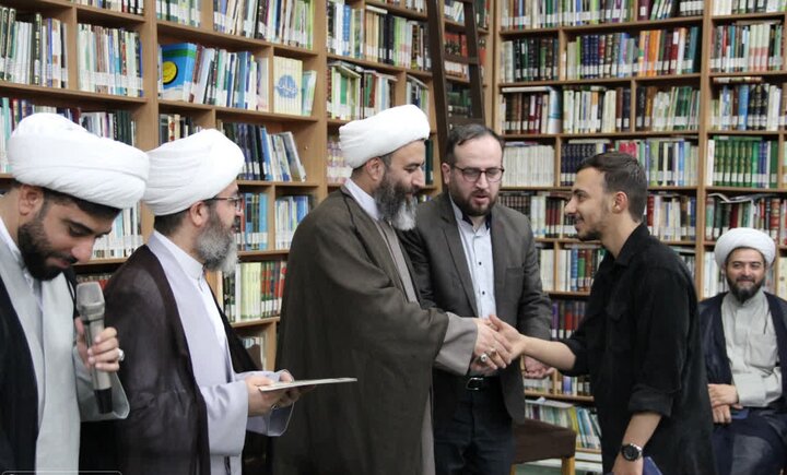تصاویر/ برگزاری نشست پژوهشی با حضور معاون پژوهش حوزه علمیه استان تهران