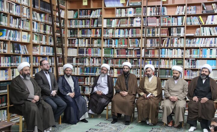 تصاویر/ برگزاری نشست پژوهشی با حضور معاون پژوهش حوزه علمیه استان تهران