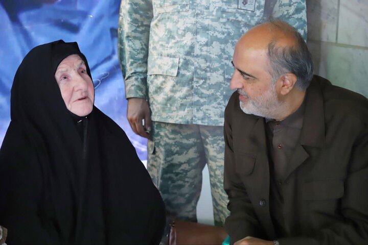 تصاویر/دیدار دبیرکل کنگره شهدای غریب اسارت با مادر سپهبد شهید"سردار محمد پاکپور"