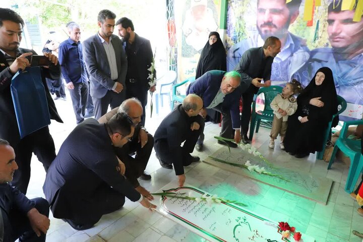 تصاویر/دیدار دبیرکل کنگره شهدای غریب اسارت با مادر سپهبد شهید"سردار محمد پاکپور"