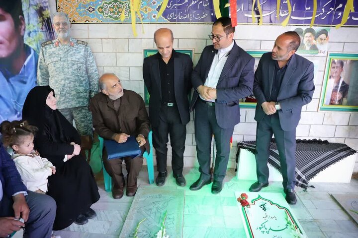 تصاویر/دیدار دبیرکل کنگره شهدای غریب اسارت با مادر سپهبد شهید"سردار محمد پاکپور"
