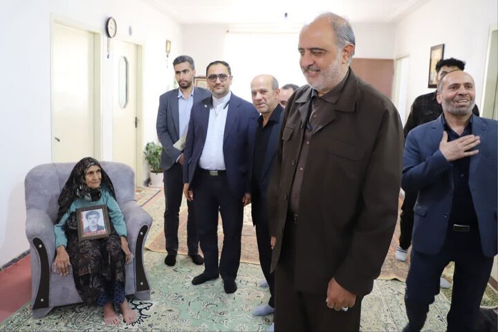 تصاویر/دیدار دبیرکل کنگره شهدای غریب اسارت با خانواده شهید جاویدالاثر "سیدهادی میرداودی"