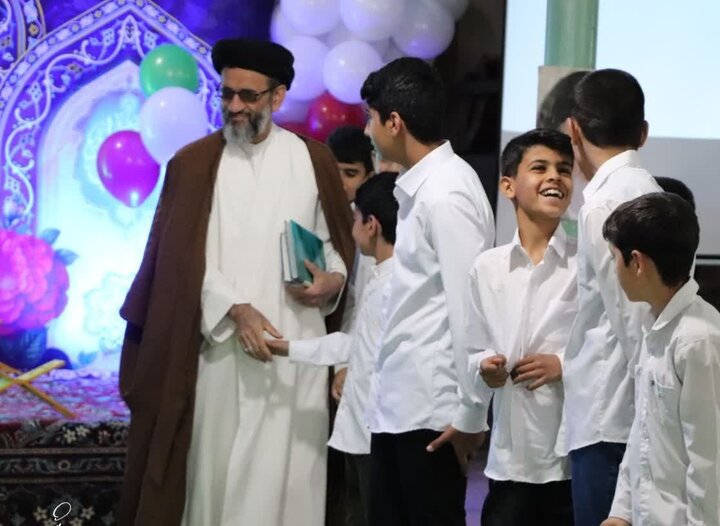تصاویر/مراسم تجلیل از برگزیدگان طرح فجر ۲ و مربیان در شازند