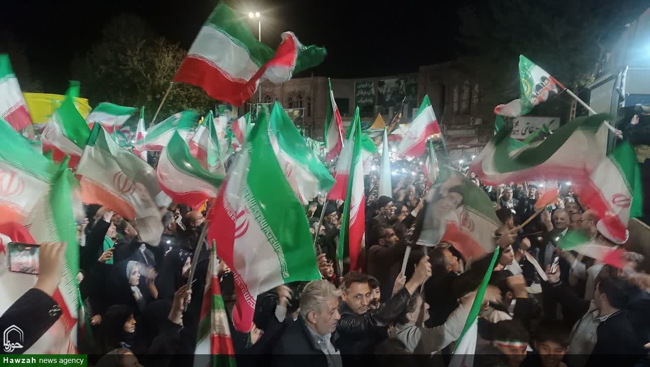 فیلم| حضور فعال مبلغان دینی در تجمعات مردمی خیابان گلستان اصفهان