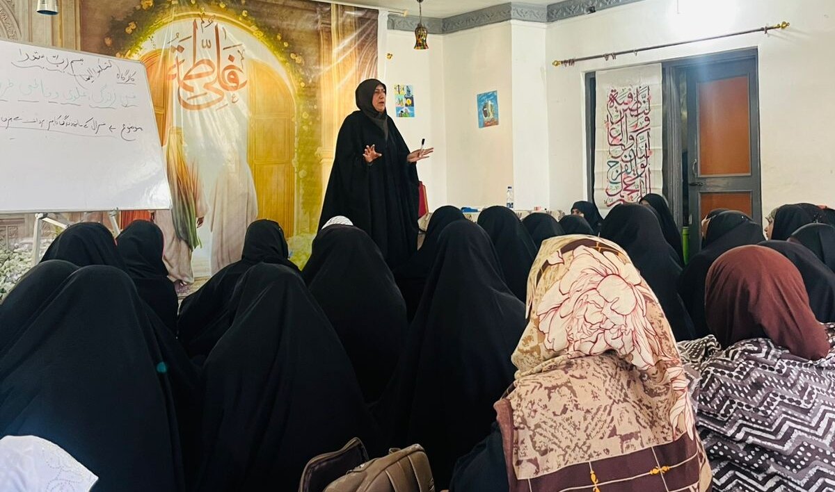 بڈگام کشمیر؛ مکتبِ امام زمانؑ میں نوجوان لڑکیوں اور خواتین کے لیے ایک روزہ ورکشاپ