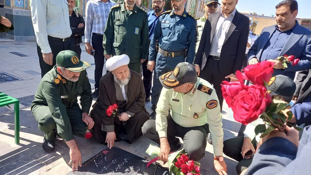 ادای احترام فرماندهی انتظامی استان اصفهان باشهدای آران وبیدگل +تصاویر