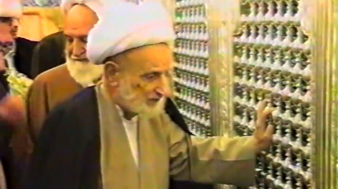 فیلم | رونمایی از ضریح مطهر کریمه اهل بیت(س) با حضور مرحوم آیت‌الله العظمی بهجت(ره)