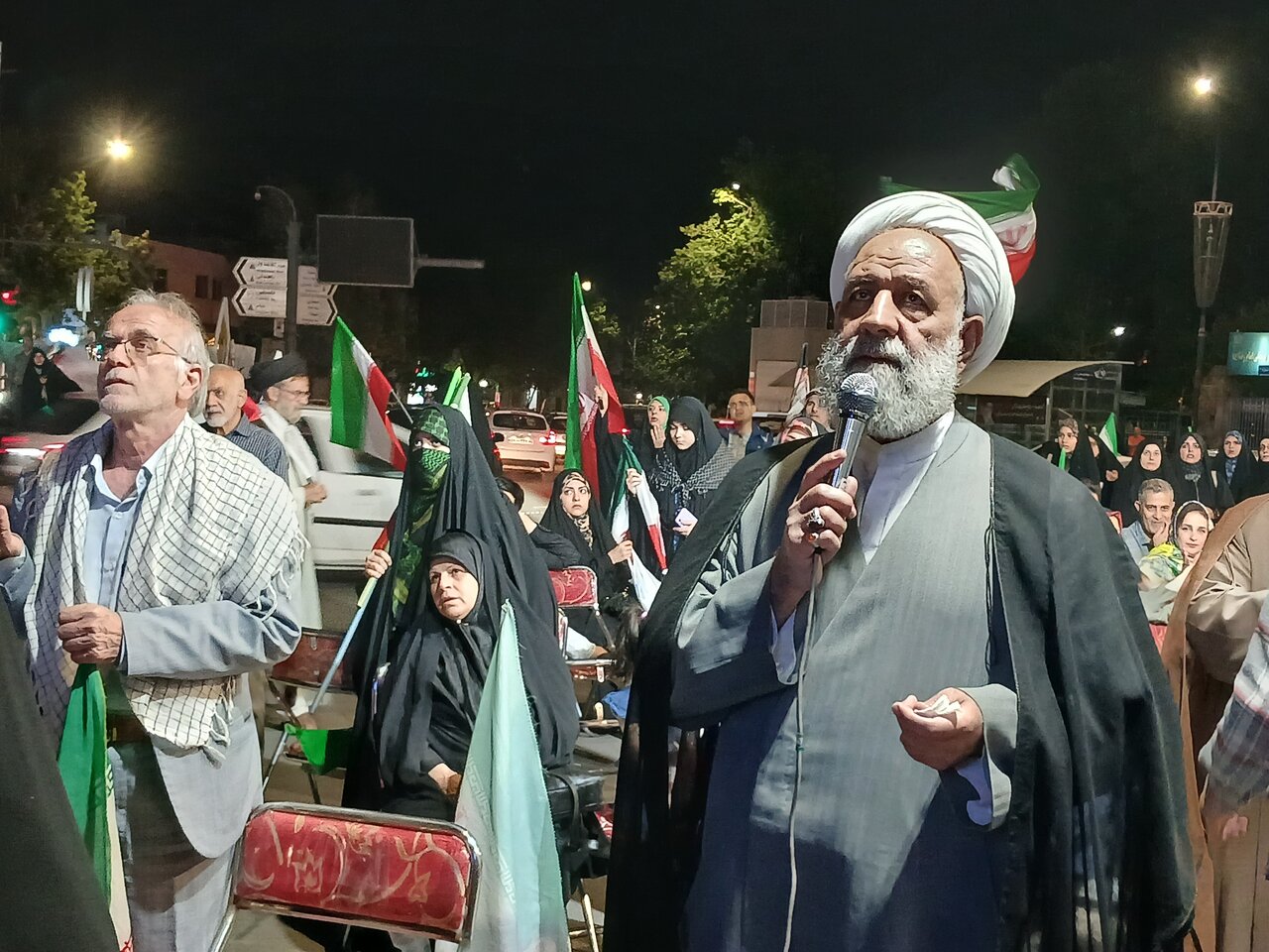 هشتاد و یکمین شب اجتماع مردمی در میدان شریعتی مشهد