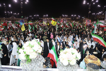 تصاویر / برگزاری مراسم عقد زوج همدانی در تجمع انقلابی مردم