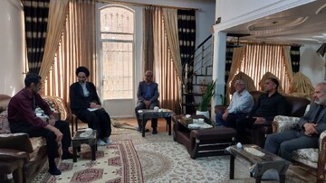 دیدار نماینده ولی فقیه در کاشان با تعدادی از خانواده شهدا و جانبازان+تصاویر
