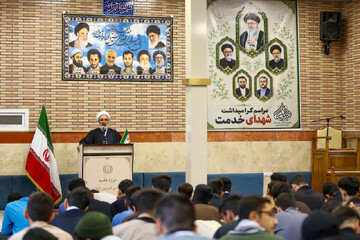 فیلم| برگزاری مراسم سالگرد شهدای خدمت در مدرسه علمیه امیرالمؤمنین علی(علیه‌السلام) تبریز
