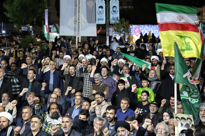 تصاویر/ موج هفتاد و نهم از حماسه حضور در میدان آزادی سنندج