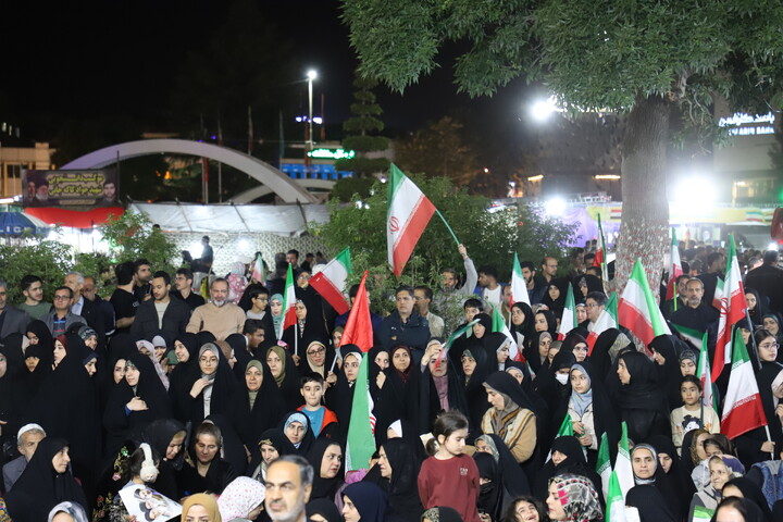تصاویر/ موج هفتاد و نهم از حماسه حضور در میدان آزادی سنندج