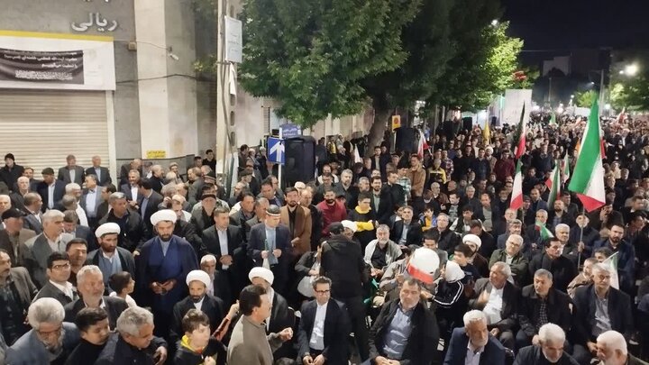 تصاویر/ حضور مردم میاندوآب در دفاع از نظام اسلامی در هفتاد و نهمین شب متوالی