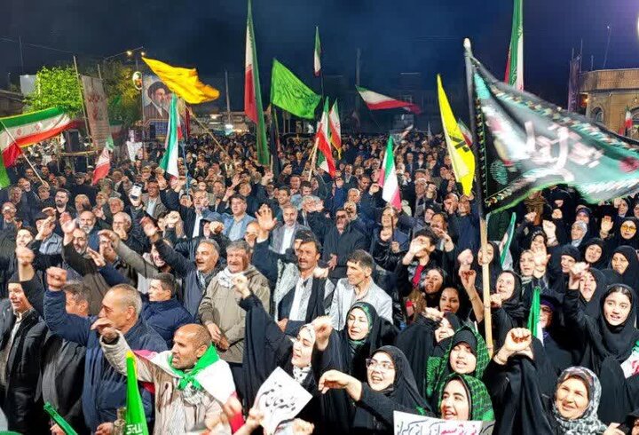 تصاویر/ هفتاد و نه شب، یک آرمان: حمایت مردم نقده از نظام، دفاع از رهبری، خونخواهی رهبر شهید