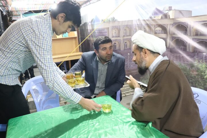 تصاویر/ فعالیت قرارگاه خدمت رسانی مدرسه علمیه قرآنی قائد شهید امام خامنه‌ای ارومیه