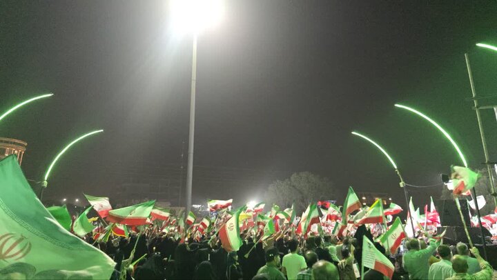 تصاویر/ هفتادونهمین شب حضور حماسی  کاشانی ها در میدان امام خامنه ای (ره)