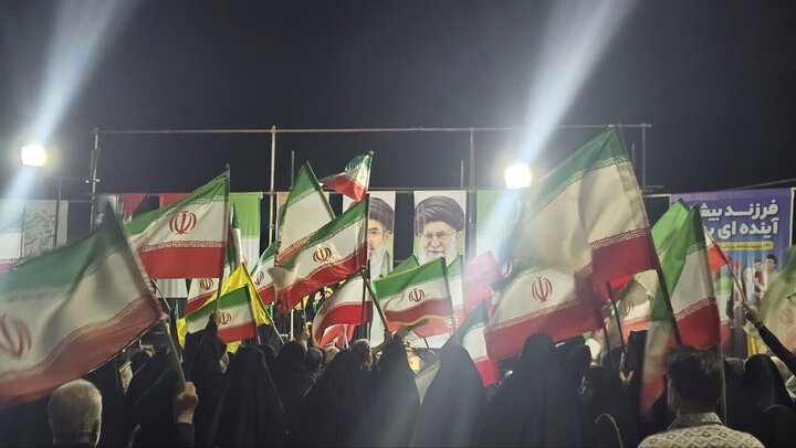 تصاویر/ هفتادونهمین شب حضور حماسی  کاشانی ها در میدان امام خامنه ای (ره)