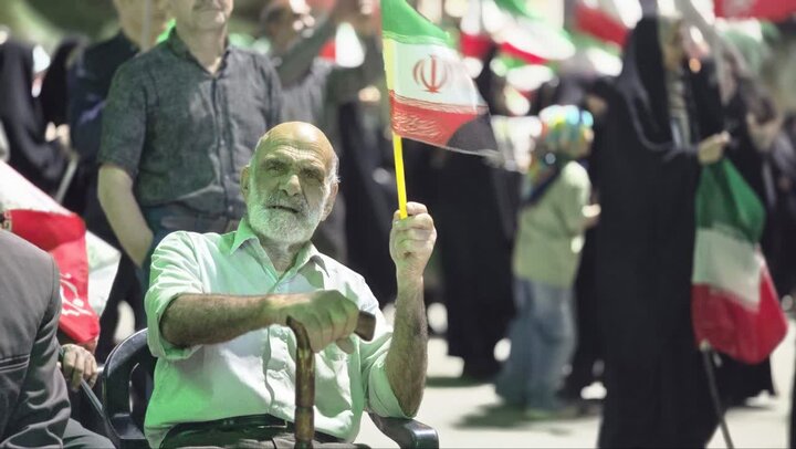 تصاویر/ هفتادونهمین شب حضور حماسی  کاشانی ها در میدان امام خامنه ای (ره)