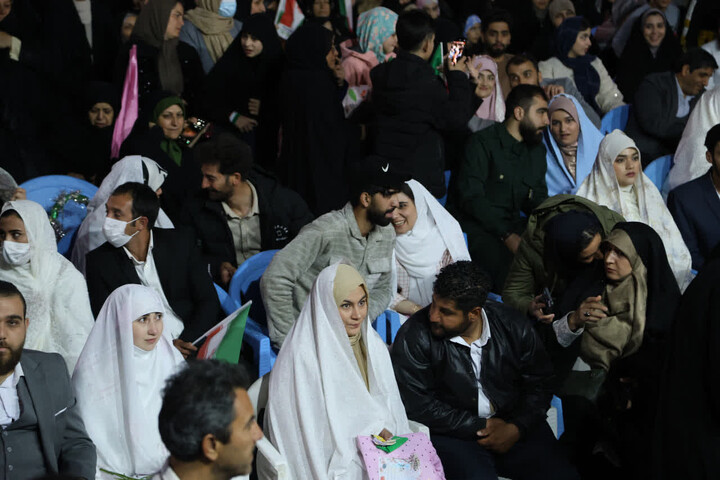تصاویر / برگزاری مراسم عقد زوج همدانی در تجمع انقلابی مردم