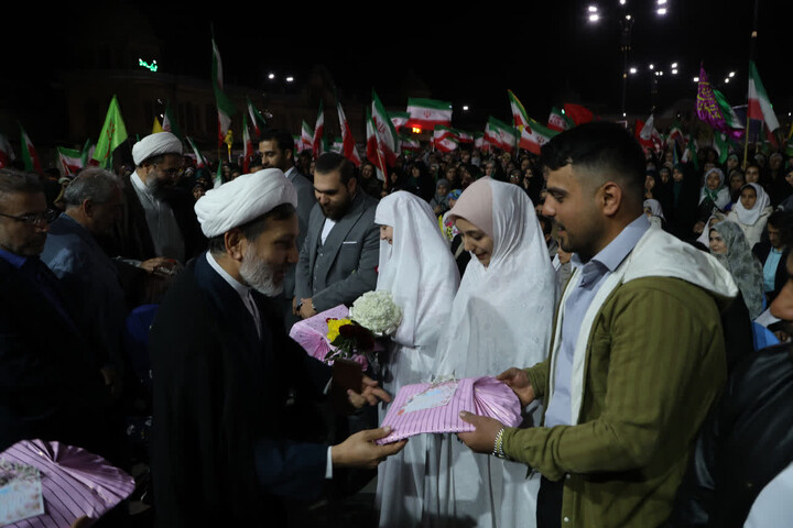 تصاویر / برگزاری مراسم عقد زوج همدانی در تجمع انقلابی مردم