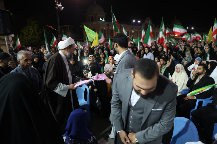 تصاویر / برگزاری مراسم عقد زوج همدانی در تجمع انقلابی مردم