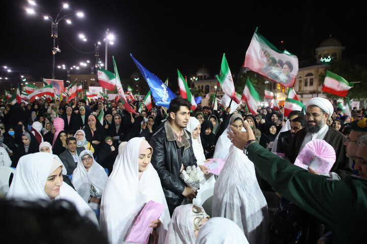 تصاویر / برگزاری مراسم عقد زوج همدانی در تجمع انقلابی مردم