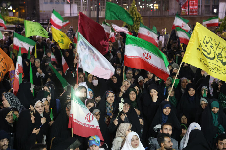 تصاویر / برگزاری مراسم عقد زوج همدانی در تجمع انقلابی مردم