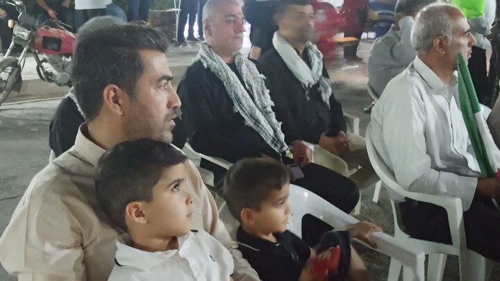 تصاویر/ خارگی ها ایستاده در دفاع از سنگر خیابان