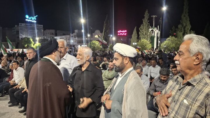 تصاویر/ بازدید امام جمعه جم از موکب های فعال در میدان شهر
