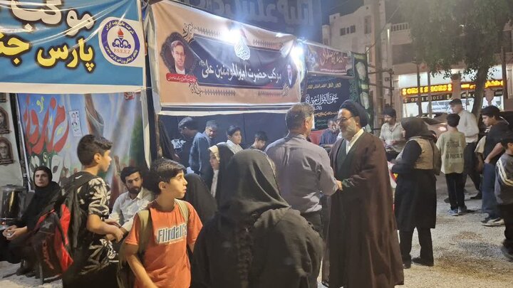 تصاویر/ بازدید امام جمعه جم از موکب های فعال در میدان شهر