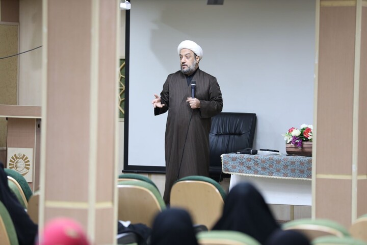 تصاویر/ کارگاه توانمندسازی ویژه خانواده های طلاب یزد برگزار شد