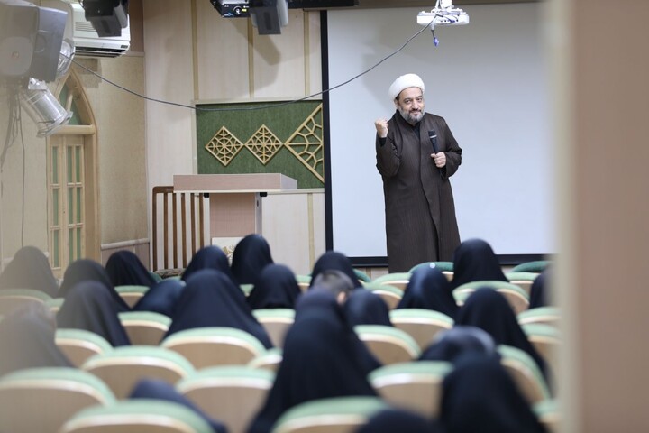 تصاویر/ کارگاه توانمندسازی ویژه خانواده های طلاب یزد برگزار شد