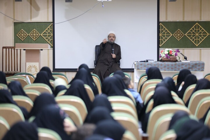 تصاویر/ کارگاه توانمندسازی ویژه خانواده های طلاب یزد برگزار شد